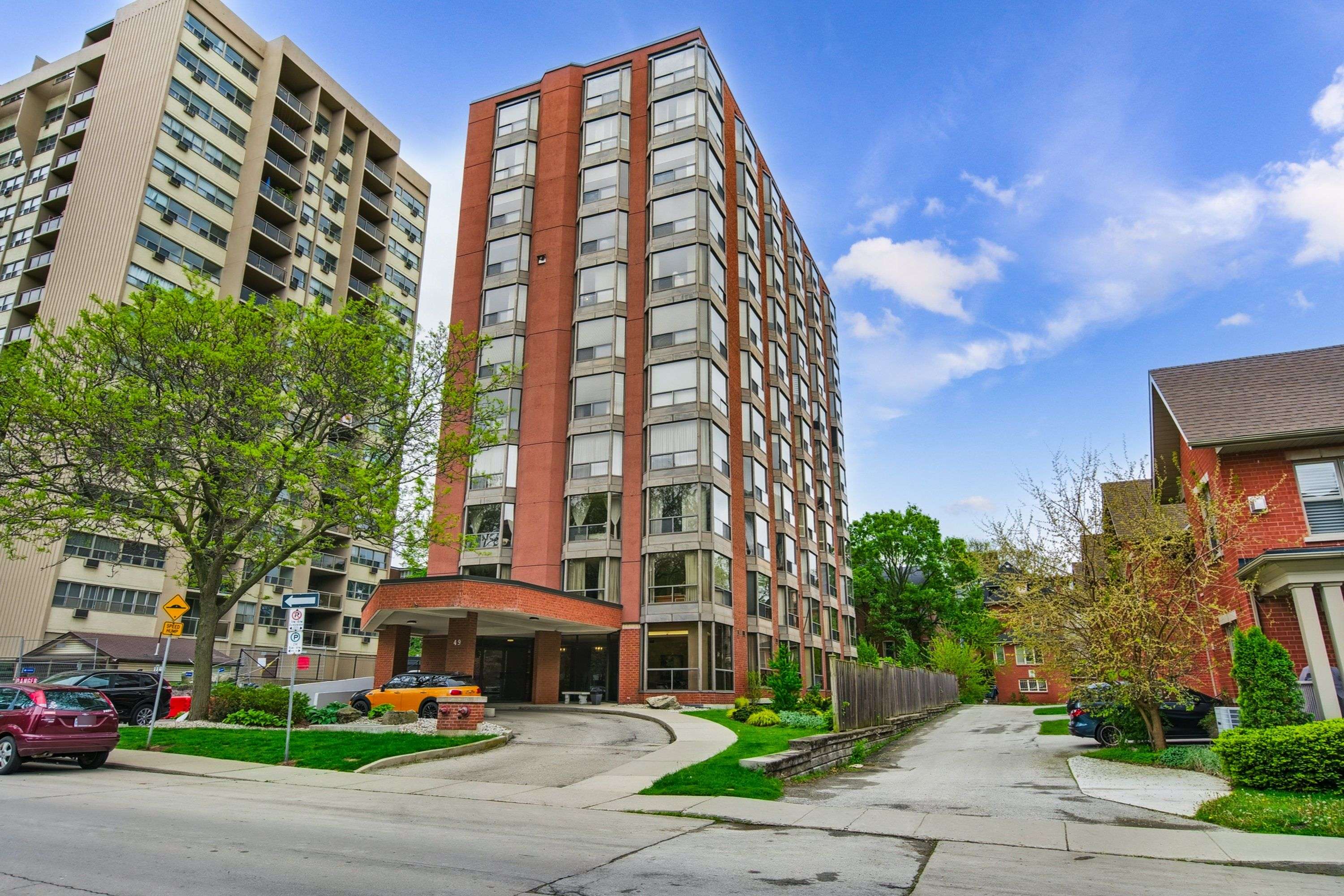Hamilton, ON L8P 1Y7,49 Robinson ST #801