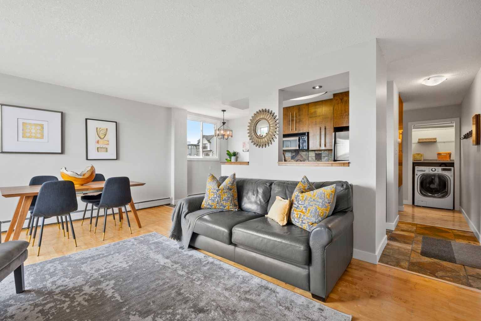 Calgary, AB T2T 4K2,2220 16A ST SW #404