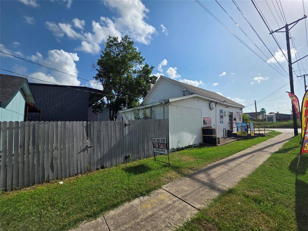 Fort Worth, TX 76110,403 W Biddison Street