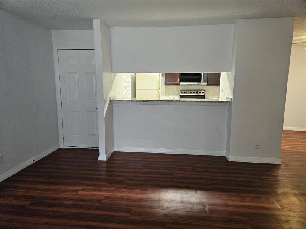Dallas, TX 75248,5981 Arapaho Road #104