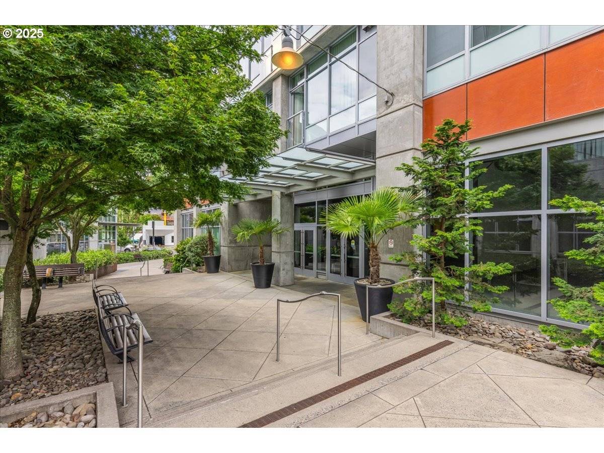 Portland, OR 97209,1926 W BURNSIDE ST #301