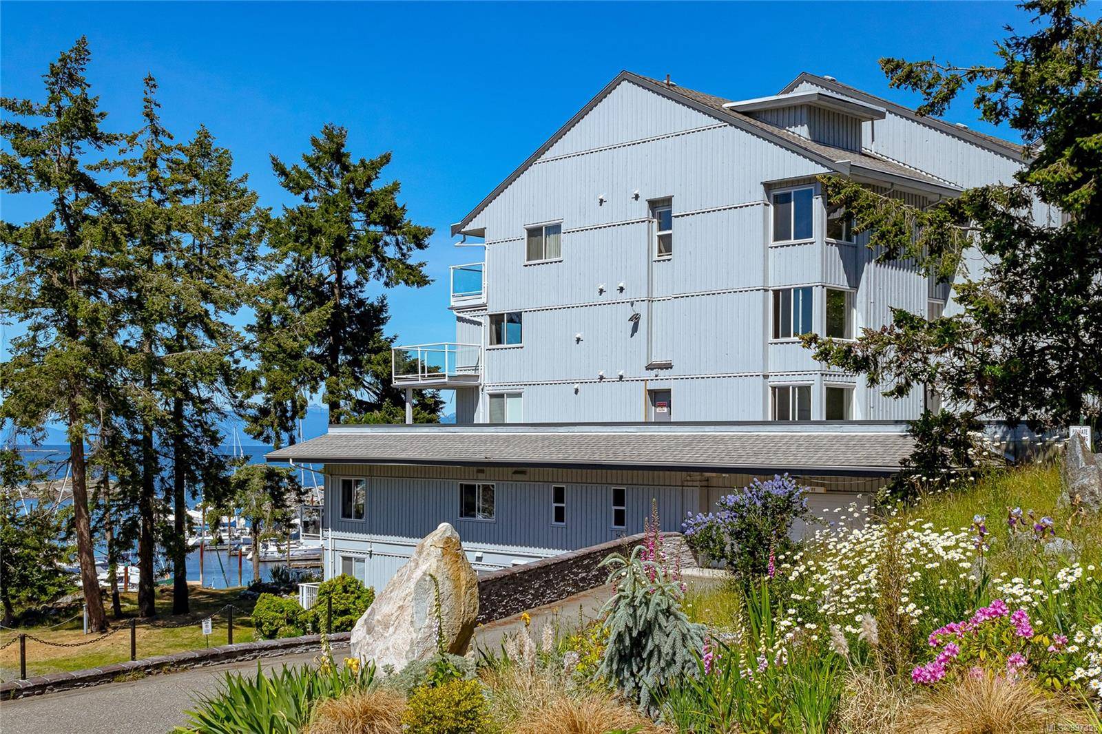 Nanoose Bay, BC V9P 9K1,3555 Outrigger Rd #407