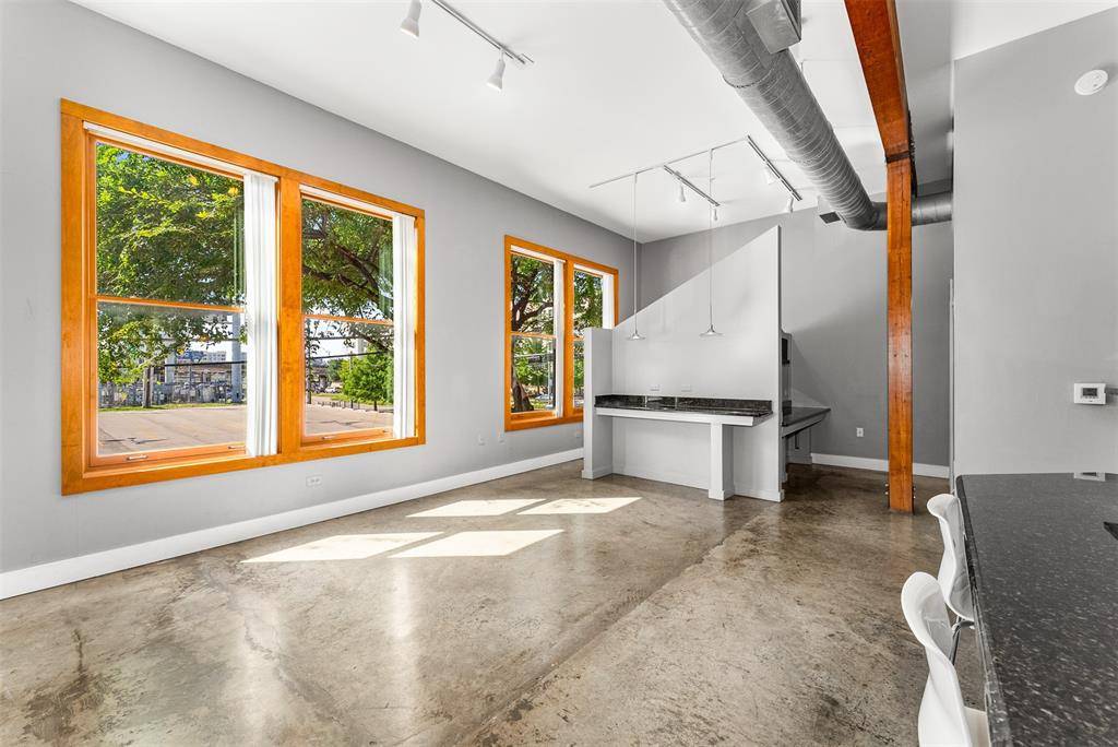 Dallas, TX 75204,2502 Live Oak Street #111