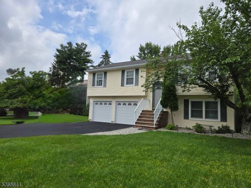 Flemington Boro, NJ 08822,9 Village Ct