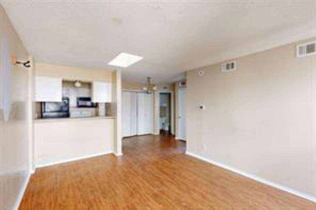 Dallas, TX 75243,9520 Royal Lane #317