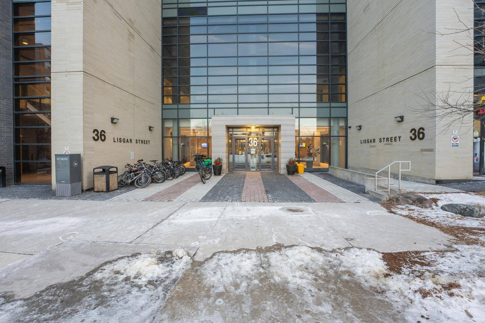 Toronto C01, ON M6J 3G2,36 Lisgar ST #1003E