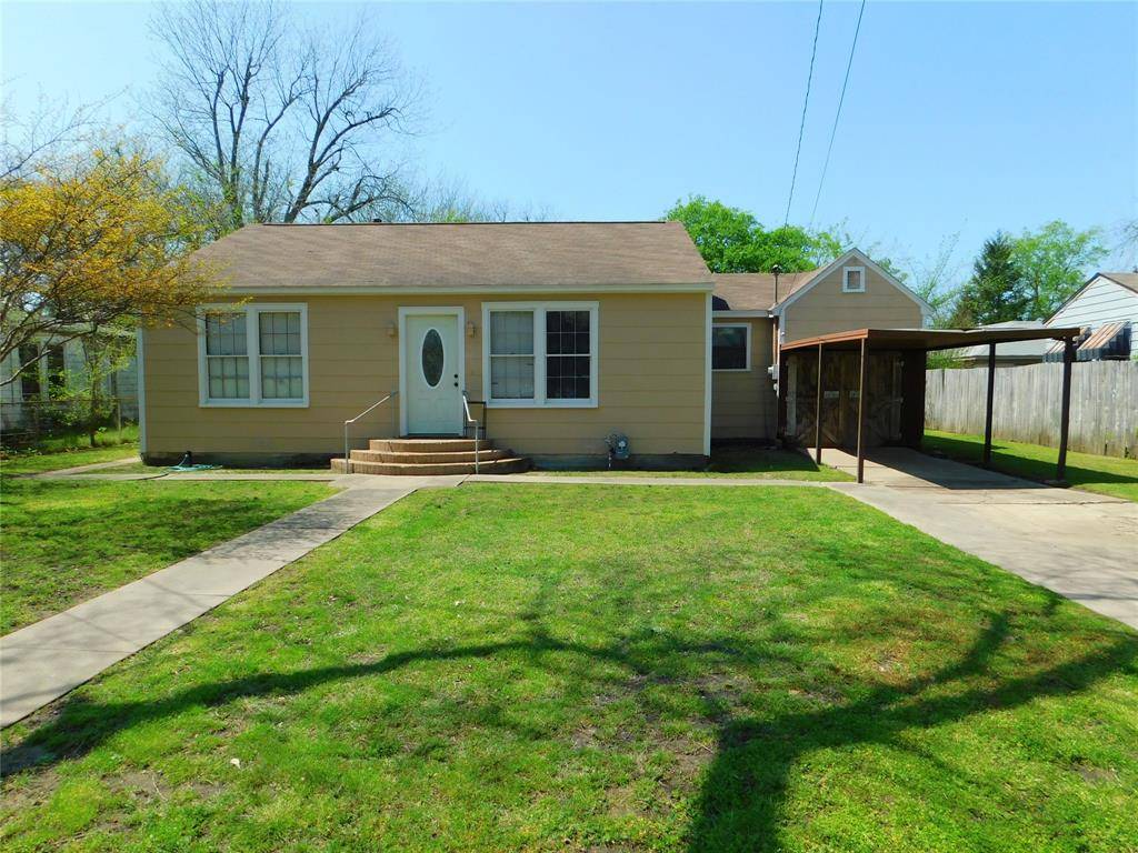 Wolfe City, TX 75496,206 S Preston Street