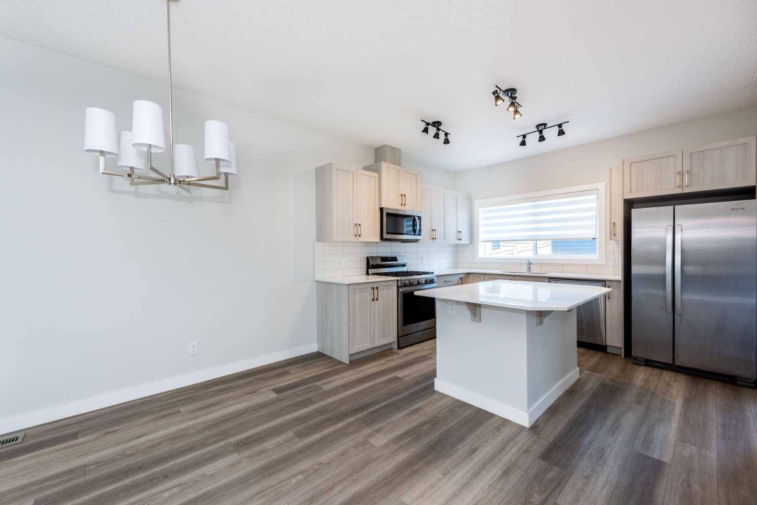 Calgary, AB T2X 5J4,568 Legacy CIR SE