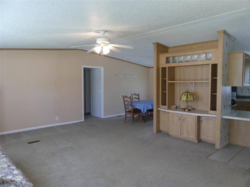 Bowie, TX 76230,422 Hutchinson Street