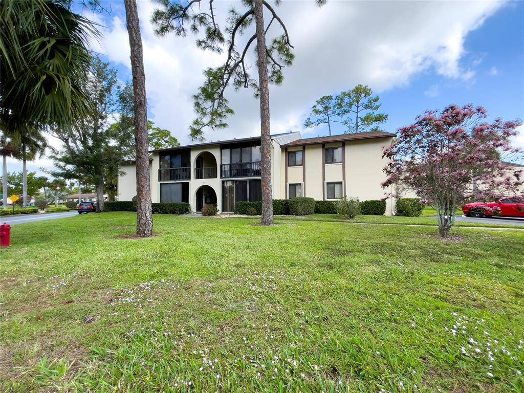 Greenacres, FL 33463,301 Knotty Pine Cir #D2