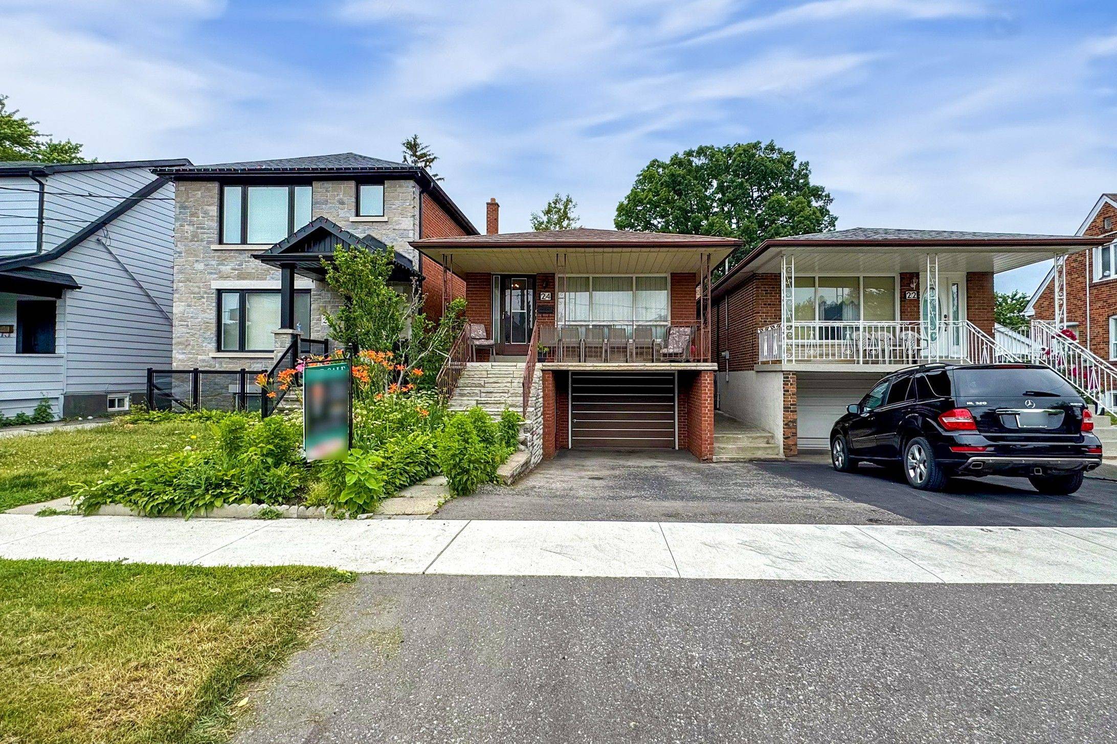 Toronto W03, ON M6N 2P3,24 Pendeen AVE