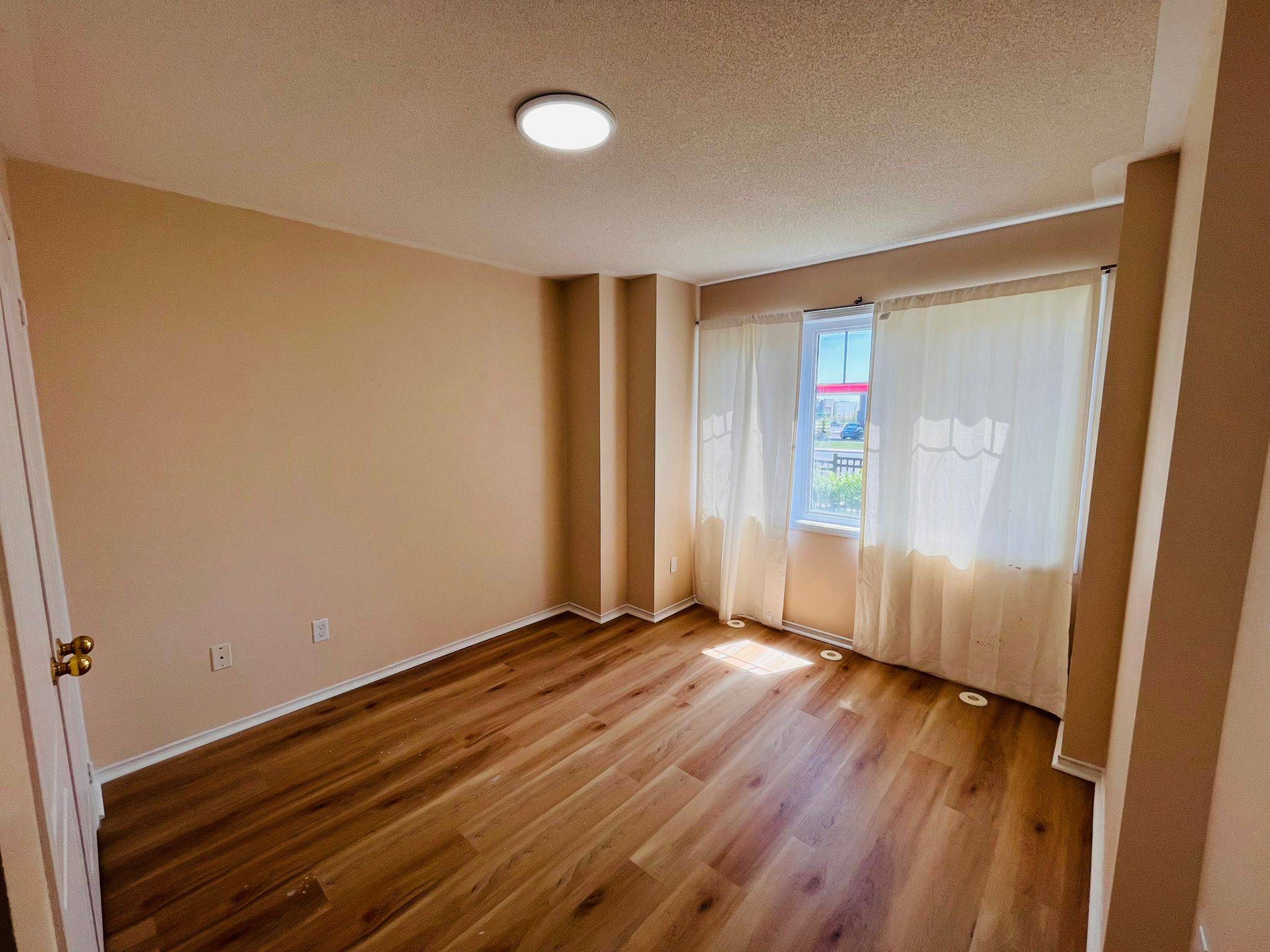 Mississauga, ON L5M 0E7,3985 Eglinton AVE W #20