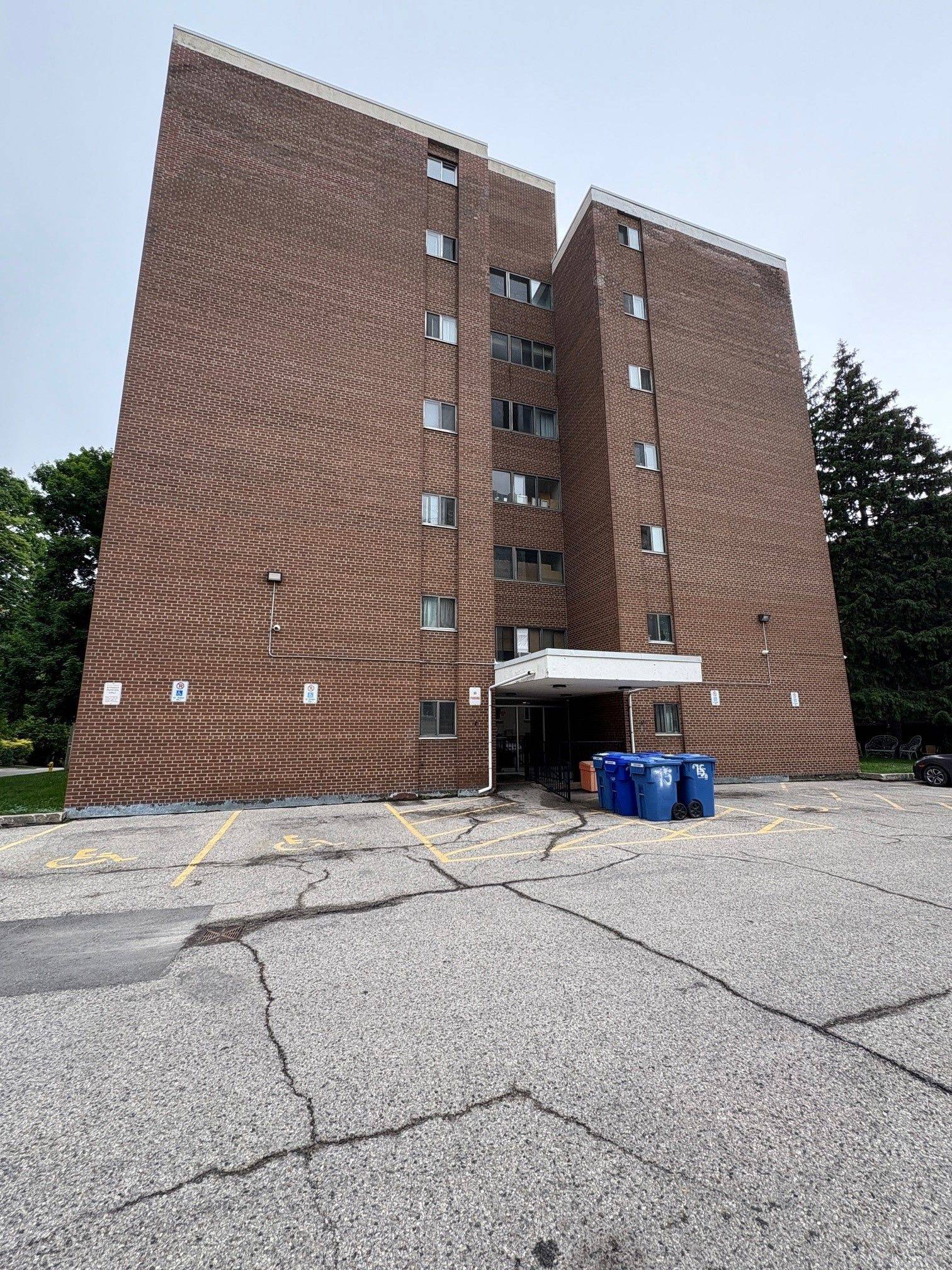 London East, ON N6A 1L7,75 Albert ST #106
