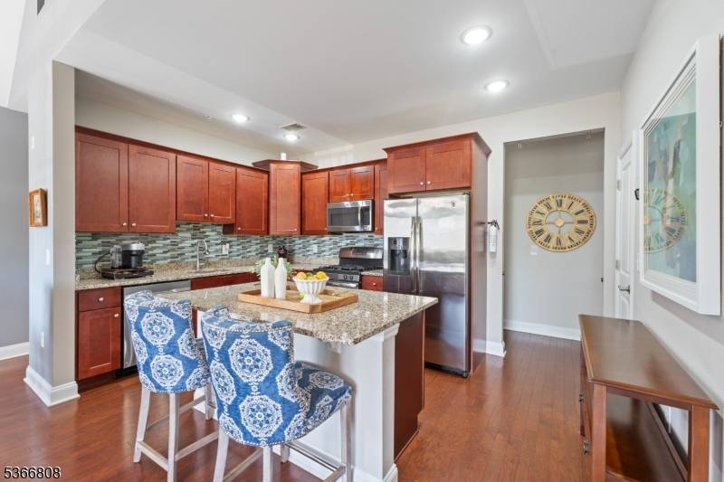 Wanaque Boro, NJ 07420,6 Elston Ct