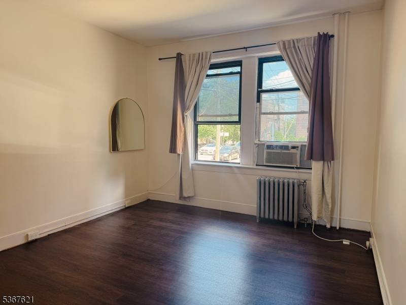 West New York Town, NJ 07093,33 62Nd St