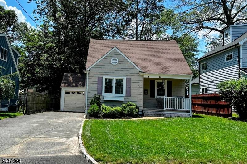 Livingston Twp., NJ 07039,33 Lee Rd