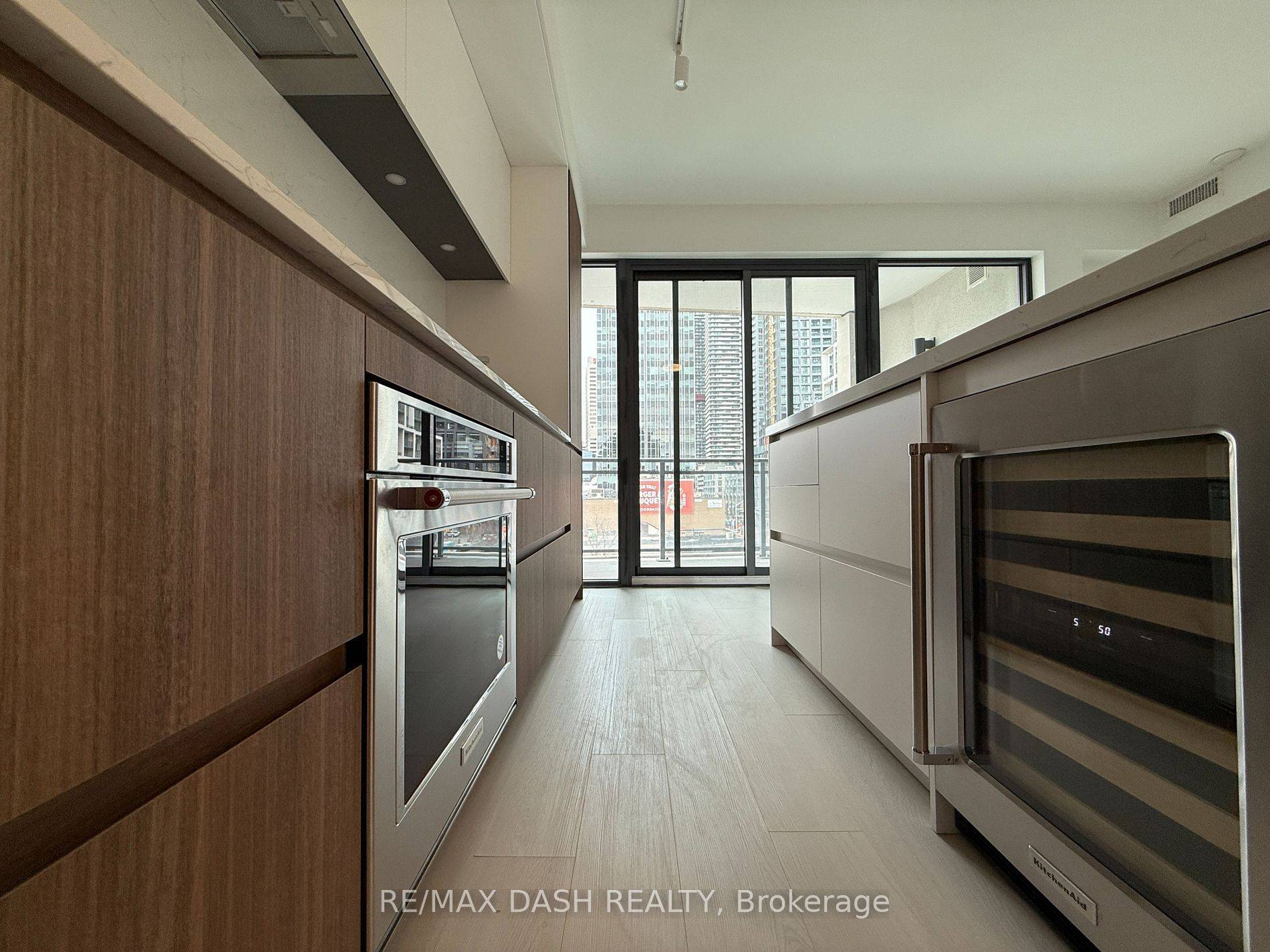 Toronto C03, ON M4S 0E5,1 Hillsdale AVE W #403