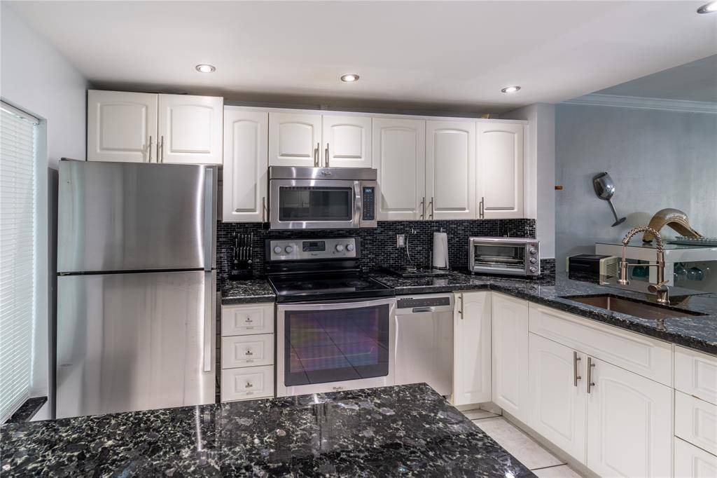 Hallandale Beach, FL 33009,470 Paradise Isle Blvd #105