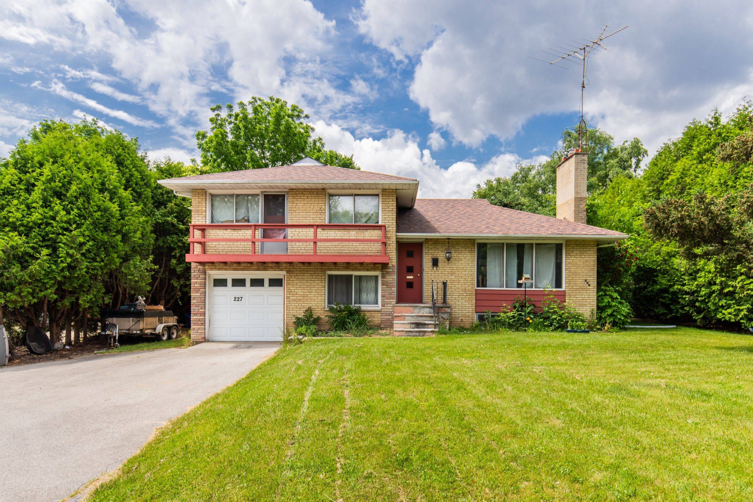 Oakville, ON L6K 1E9,227 Lakeshore RD W #Unit #2