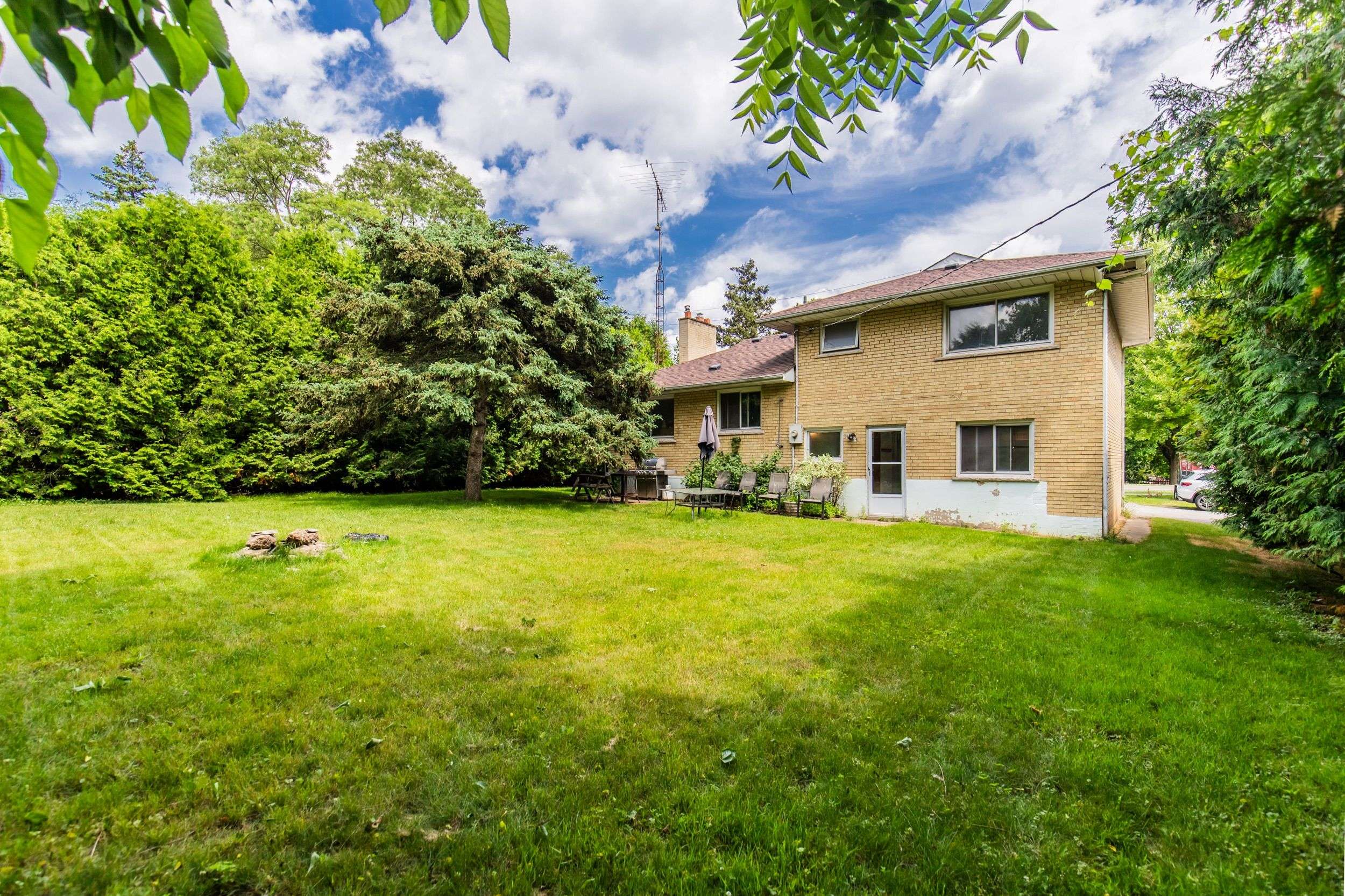 Oakville, ON L6K 1E9,227 Lakeshore RD W #Unit #2