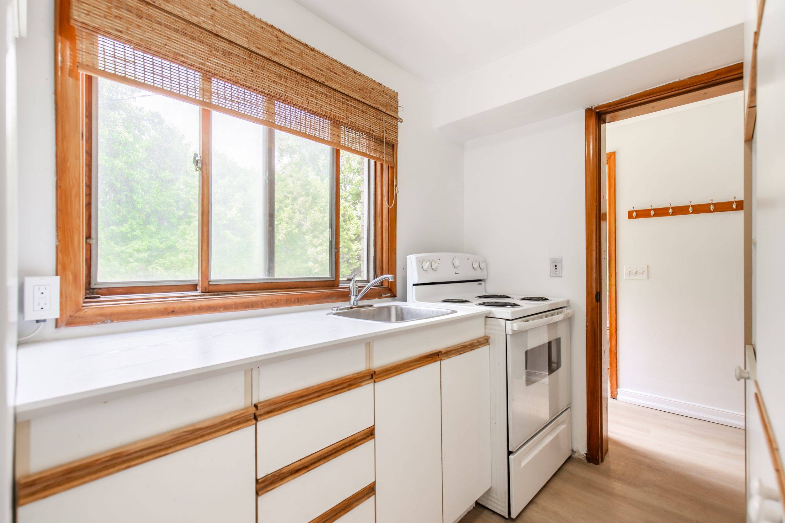 Oakville, ON L6K 1E9,227 Lakeshore RD W #Unit #2