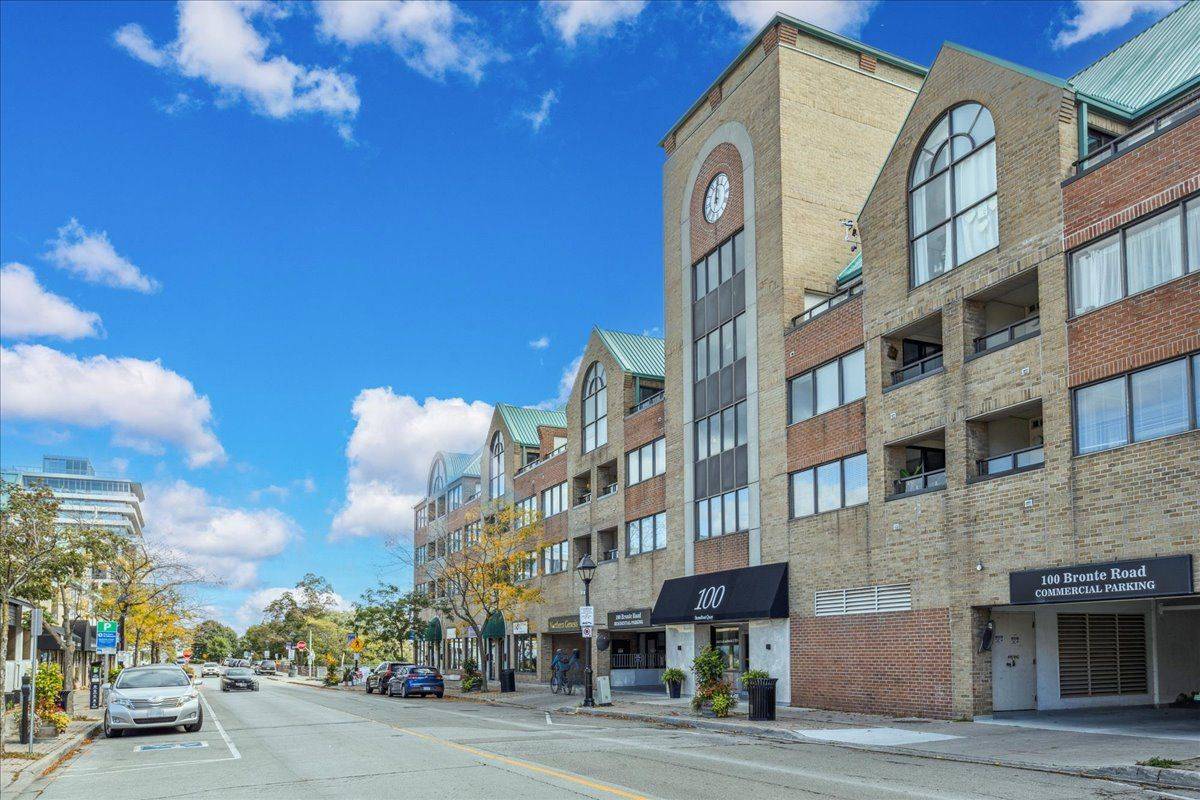 Oakville, ON L6L 6L5,100 Bronte RD #313