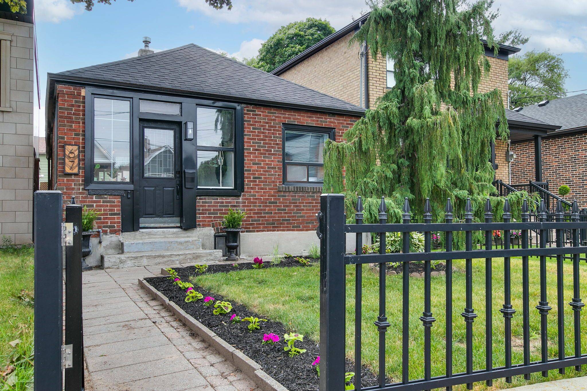 Toronto W03, ON M6N 1V8,67 Eileen AVE