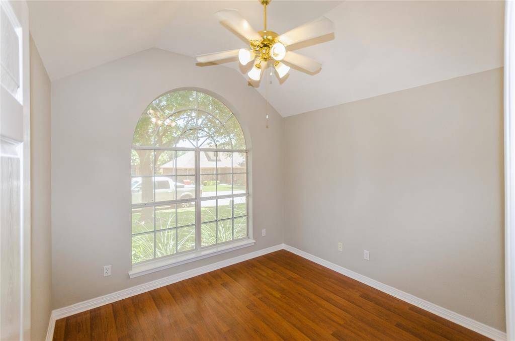 Cedar Hill, TX 75104,915 Cresthaven Drive #3