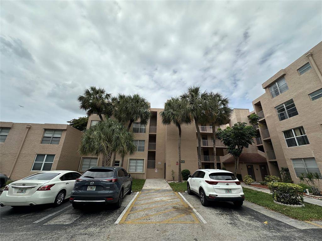 Davie, FL 33324,9430 Live Oak Pl #207