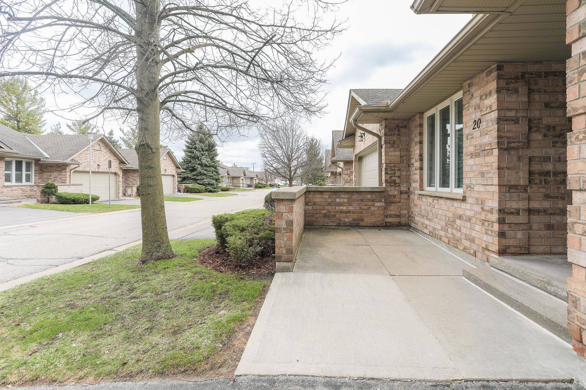London North, ON N6H 5P1,1241 BEAVERBROOK AVE #20