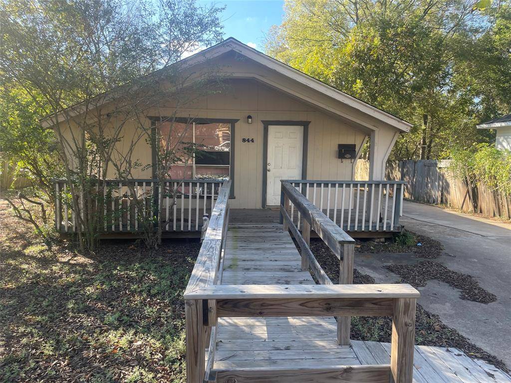 Paris, TX 75460,844 1st Street SW