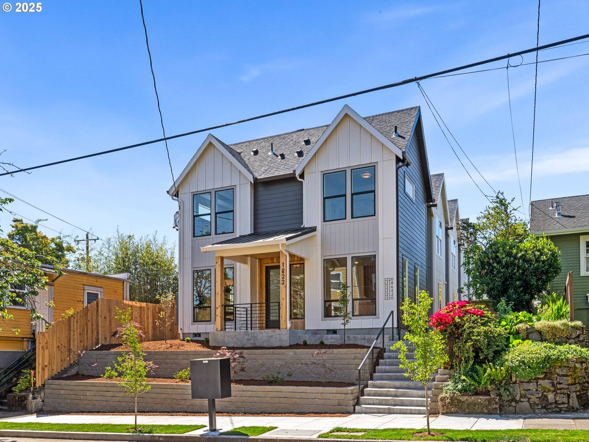 Portland, OR 97202,1212 SE Center ST #6
