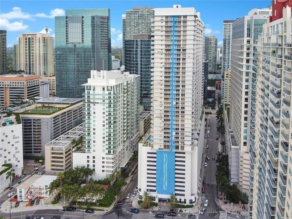Miami, FL 33131,[StreetName,UnitNumber,StreetNumber,StreetDirPrefix]