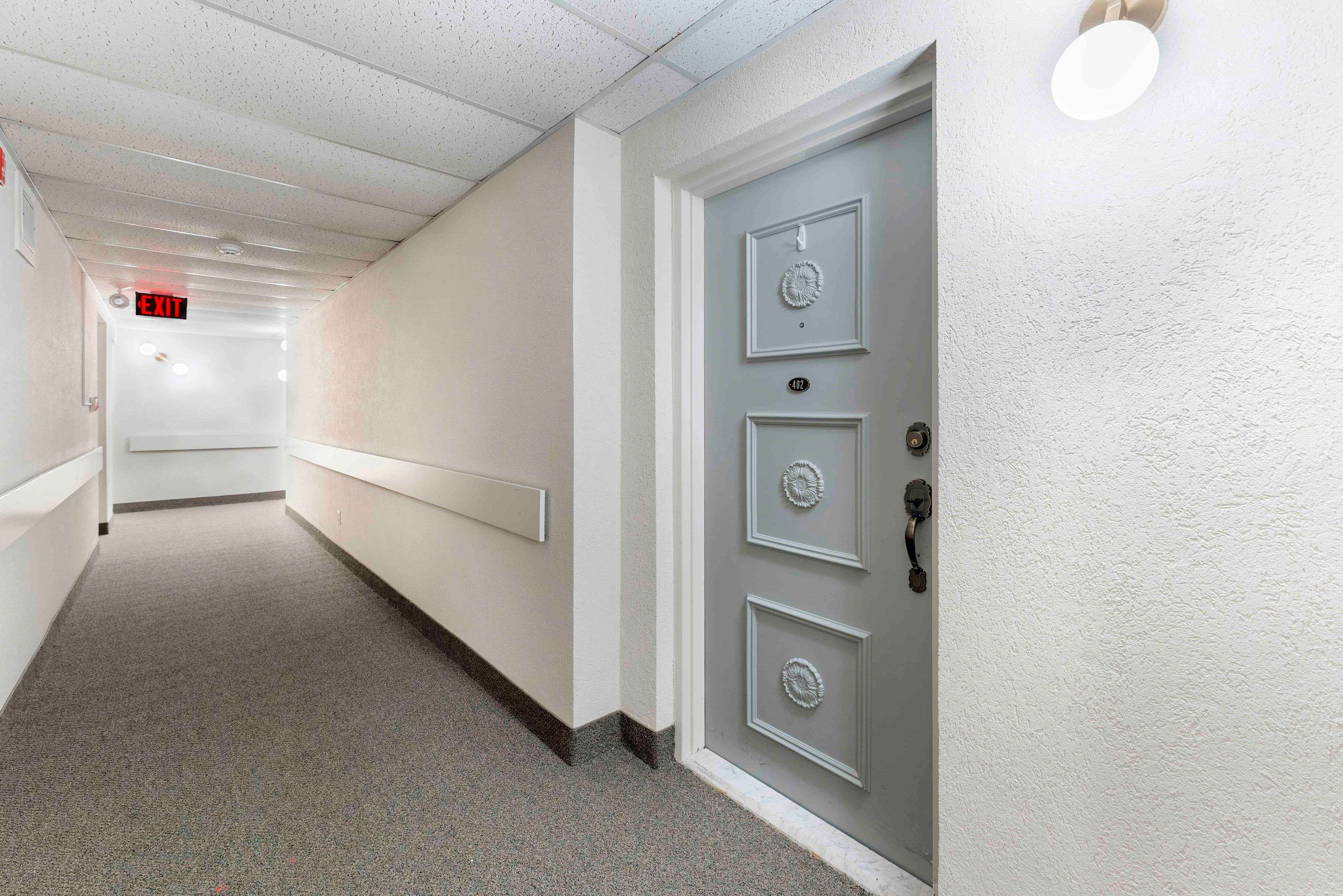 Aurora, ON L4G 1N8,15390 Yonge ST #402