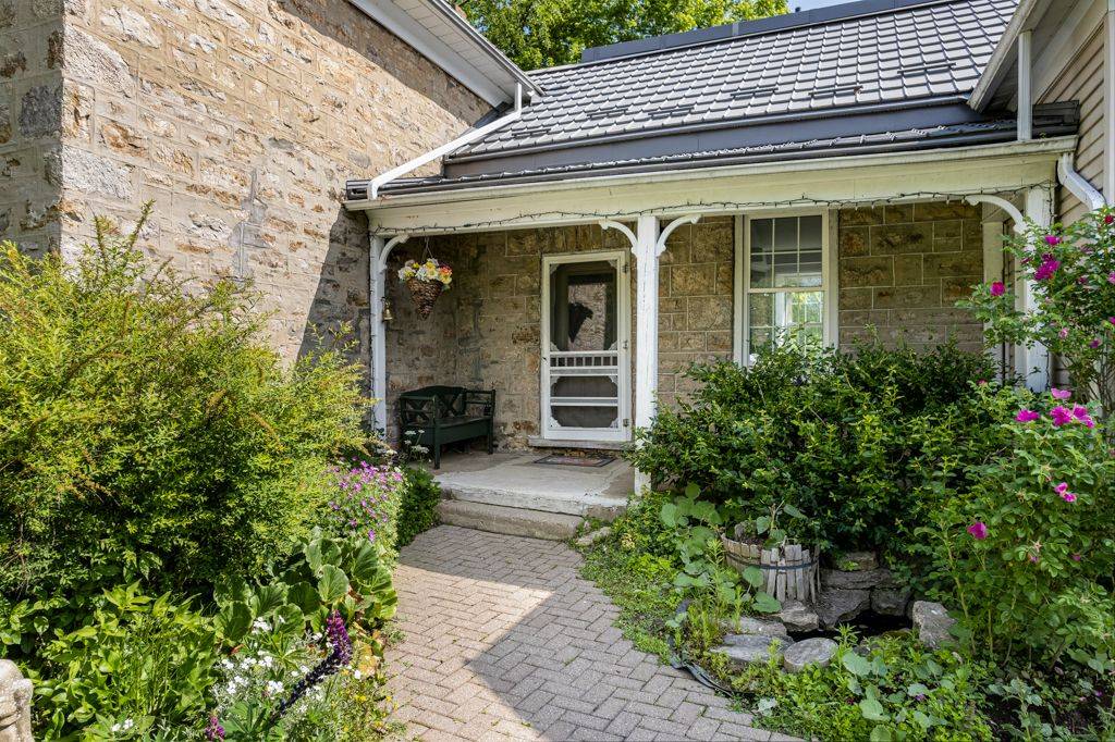 Drummond/north Elmsley, ON K7H 2G1,28 South ST