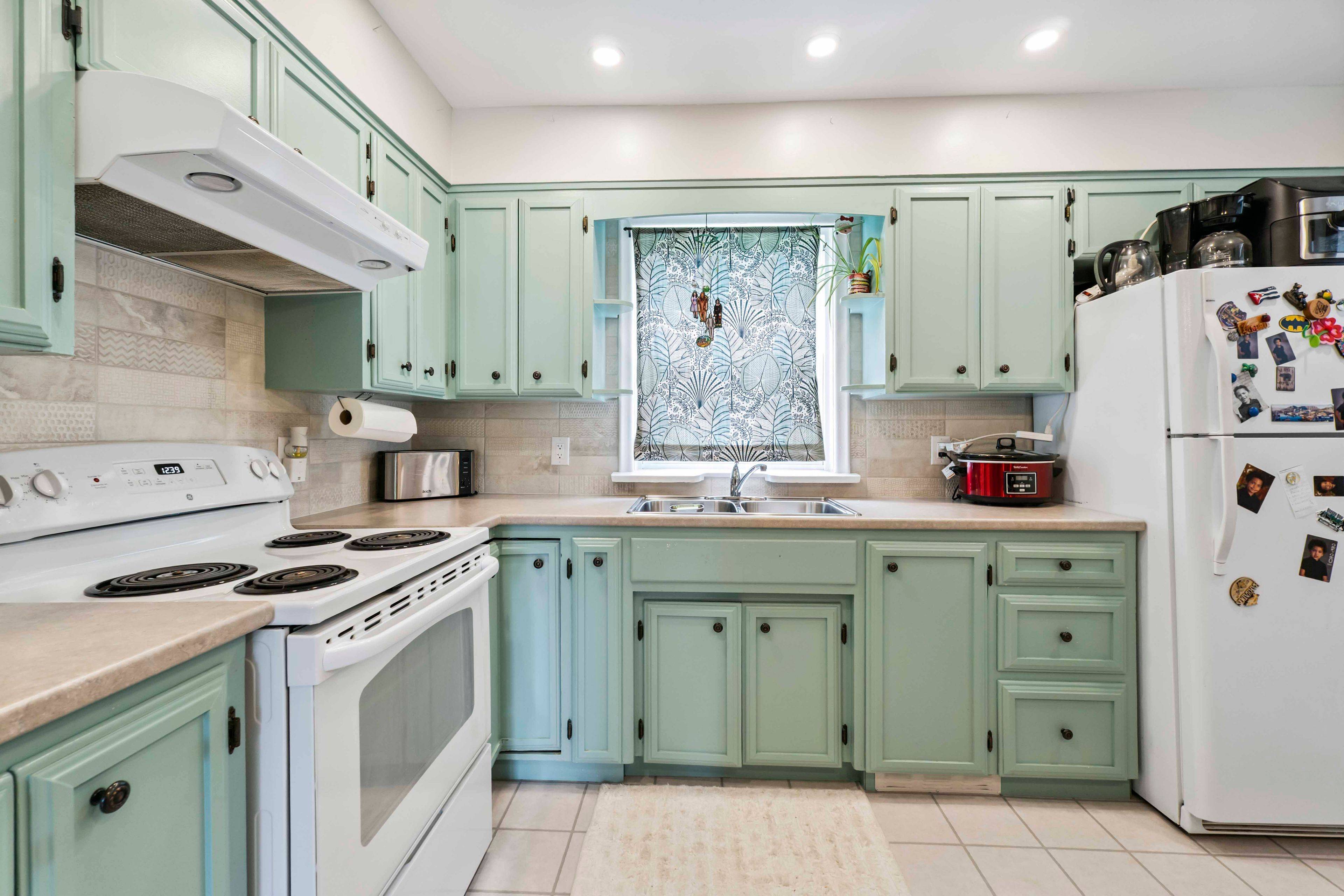 St. Catharines, ON L3C 4R4,28 Ivy AVE