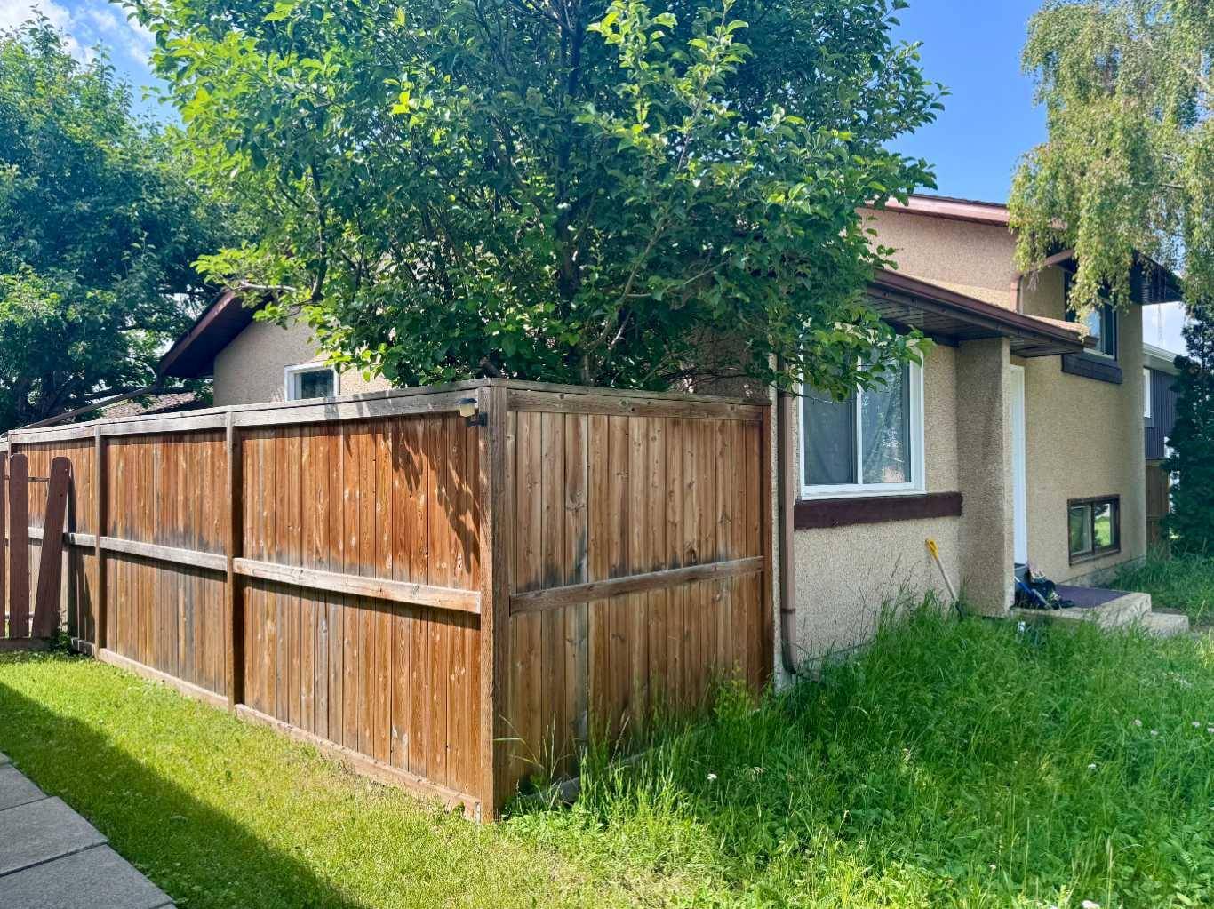 Calgary, AB T1Y 3X2,119 Pinecliff WAY NE