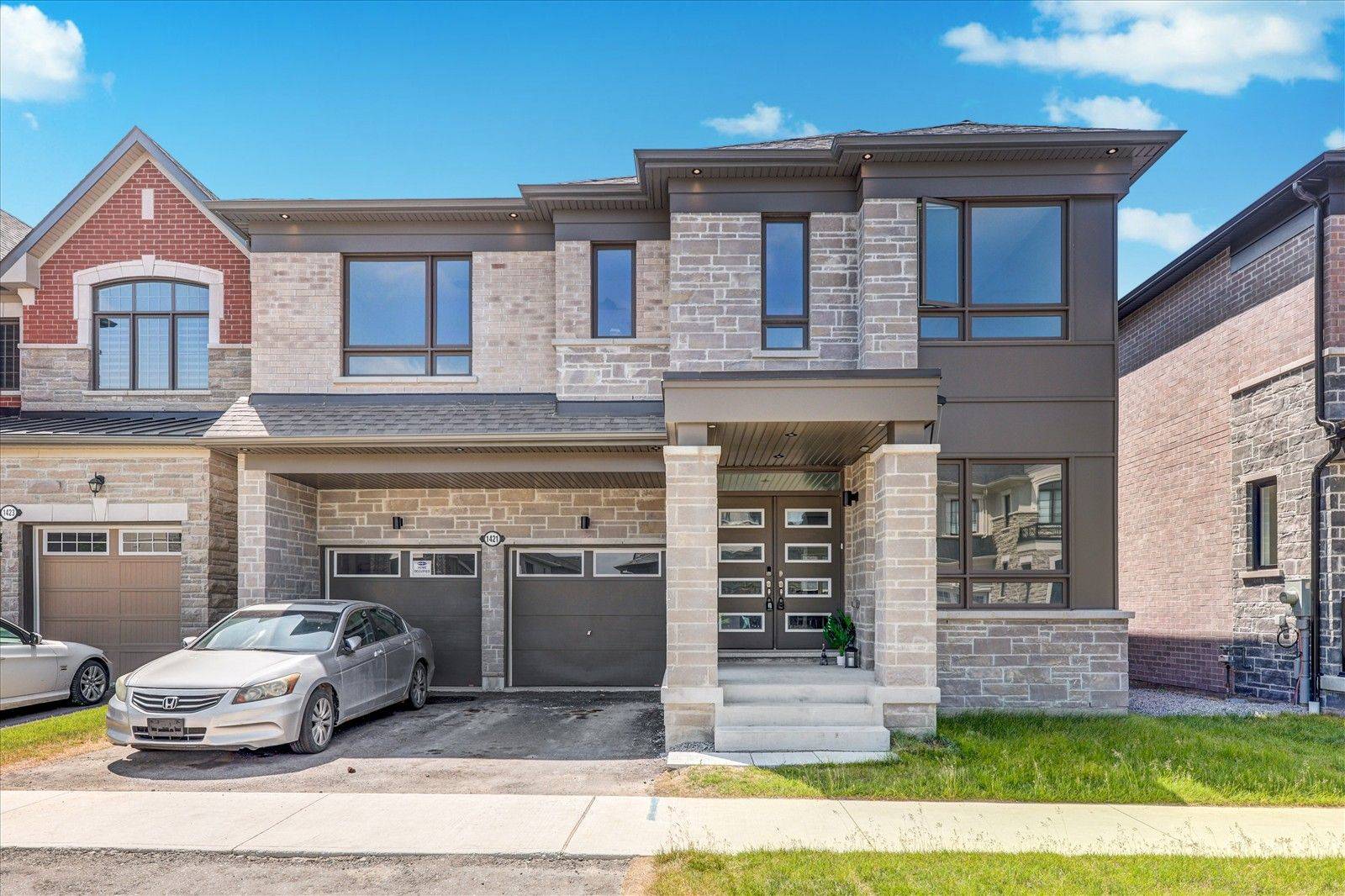 Pickering, ON L1X 0N8,1421 Swallowtail LN