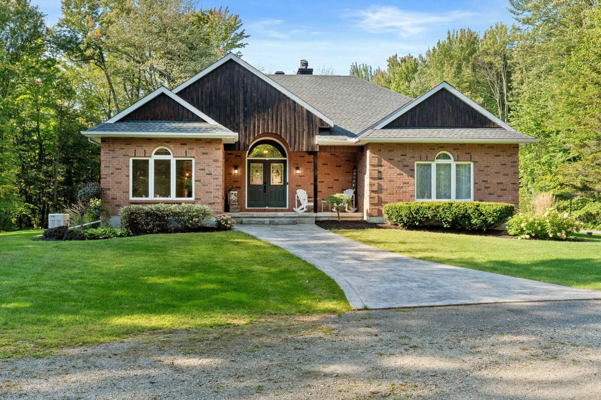 Manotick - Kars - Rideau Twp And Area, ON K4M 1B4,5487 CEDAR DR
