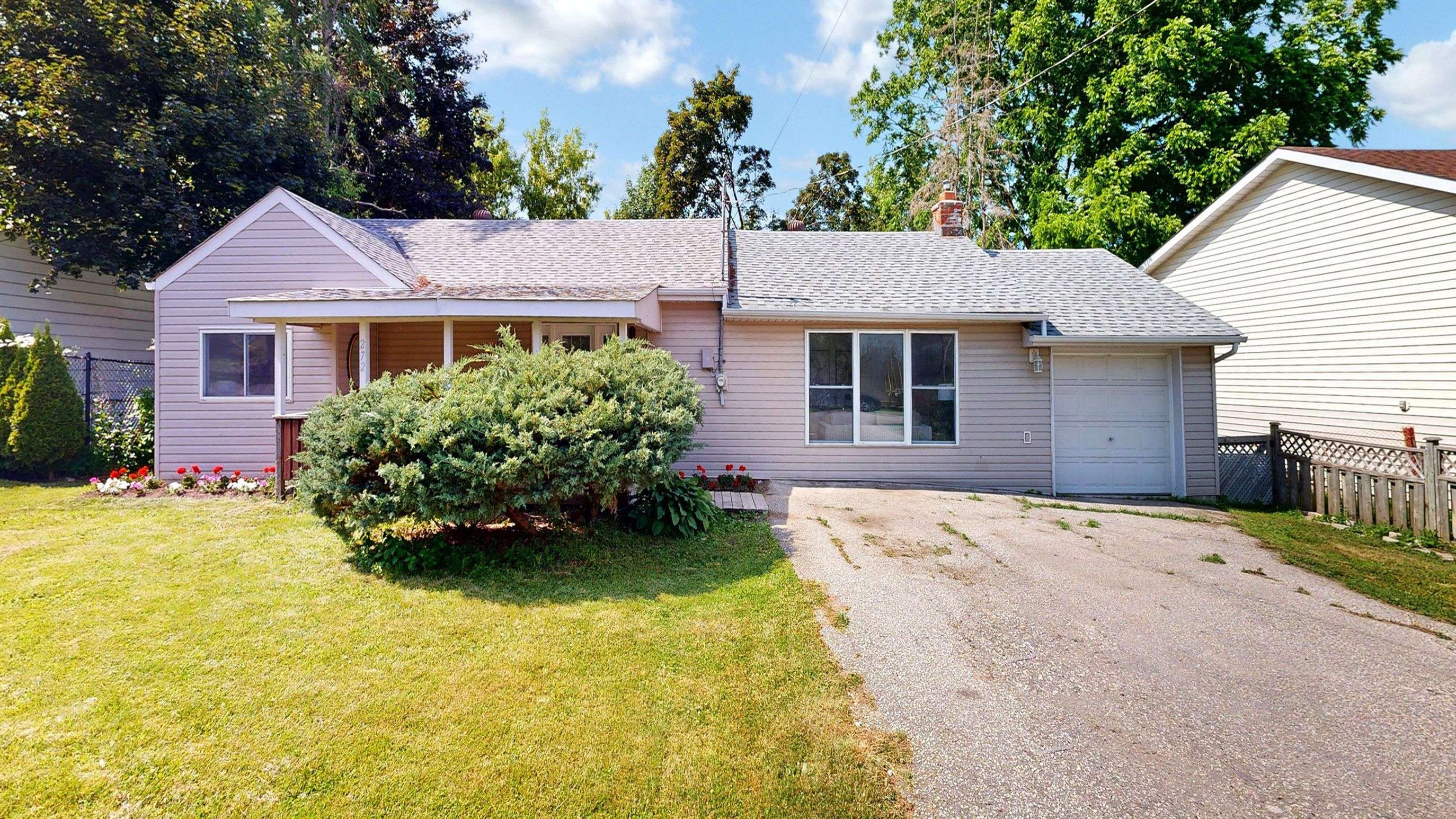 Georgina, ON L4P 3C5,272 Mcmillan DR