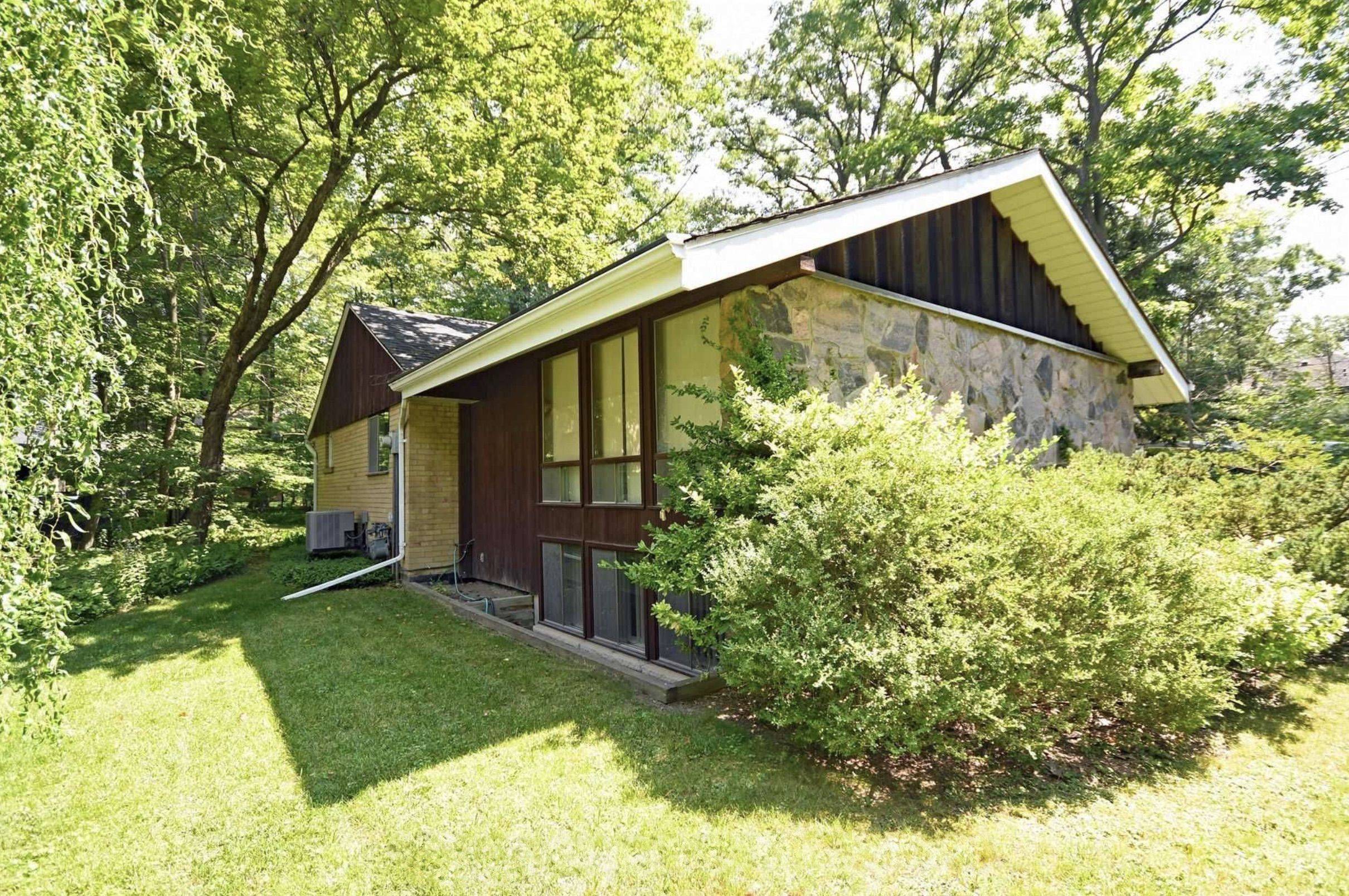 Mississauga, ON L5G 2Z9,1261 Mona RD