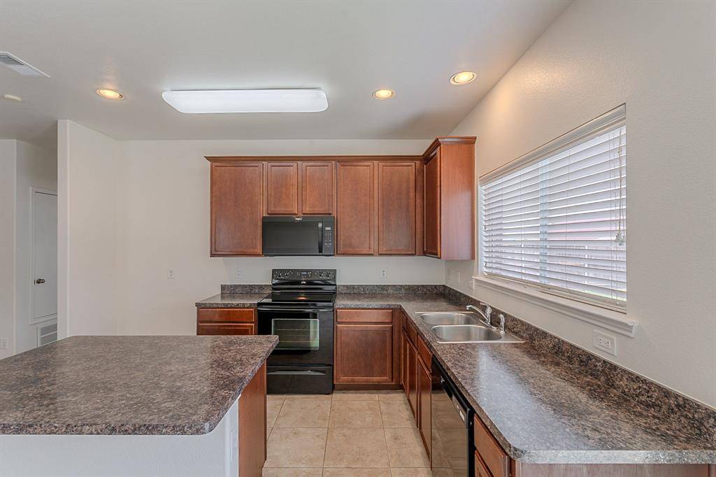 Heartland, TX 75126,2032 Windsong Drive