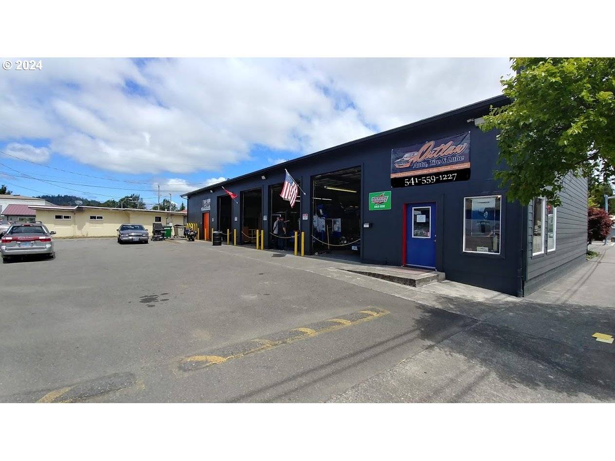 Myrtle Point, OR 97458,711 SPRUCE ST