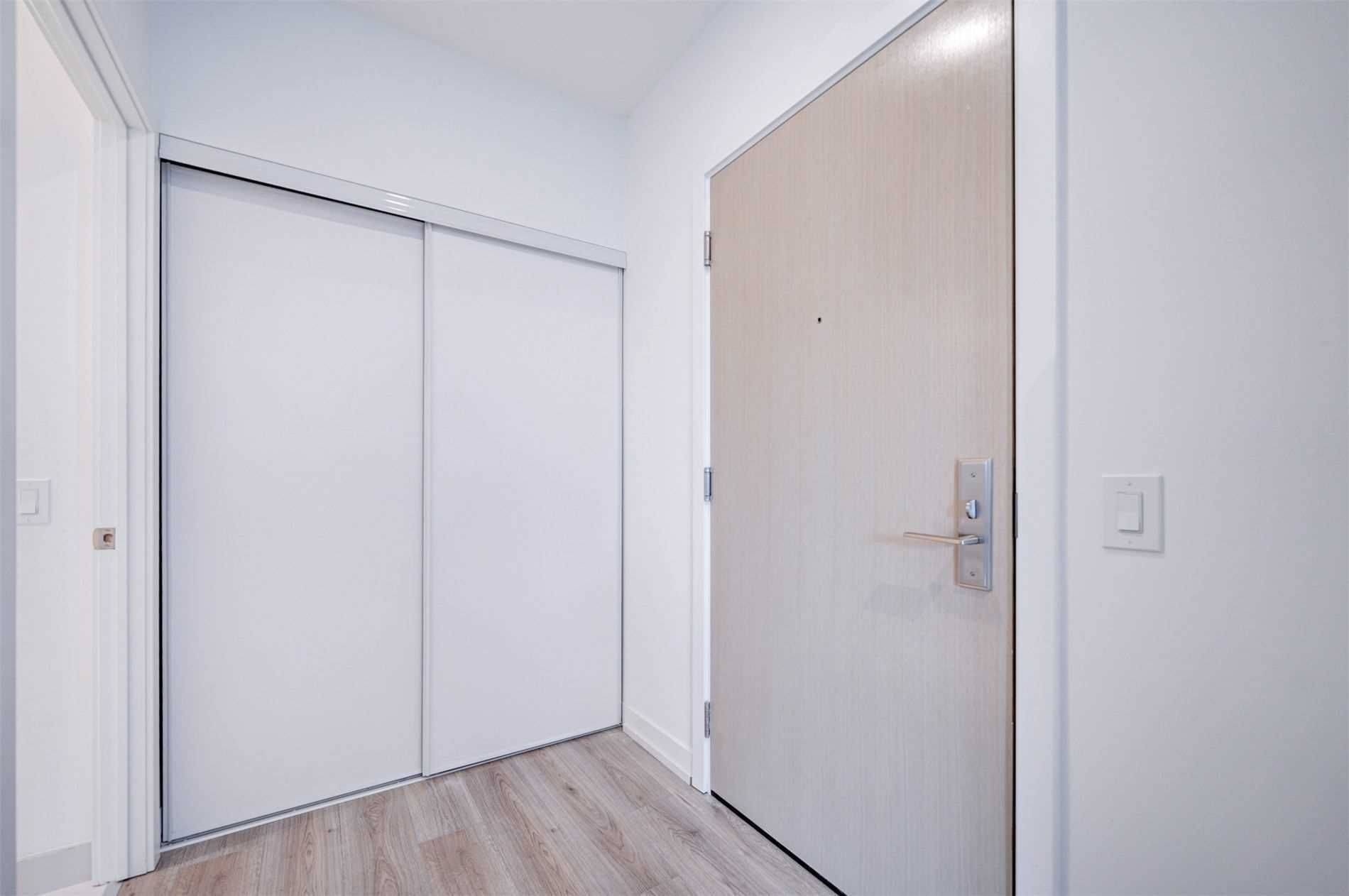 Toronto C08, ON M4W 1H7,395 Bloor ST E #2212