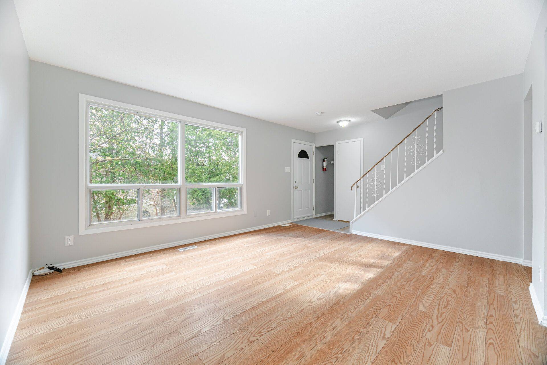 Burlington, ON L7T 3Z1,961 Francis RD #4