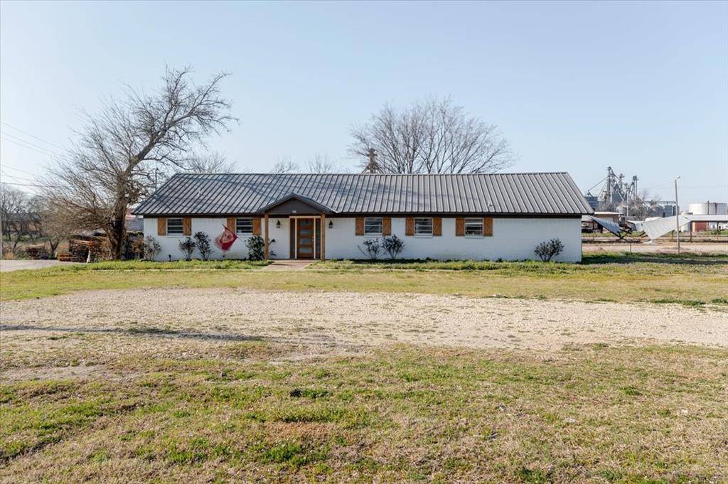 De Leon, TX 76444,300 W Bivar Avenue
