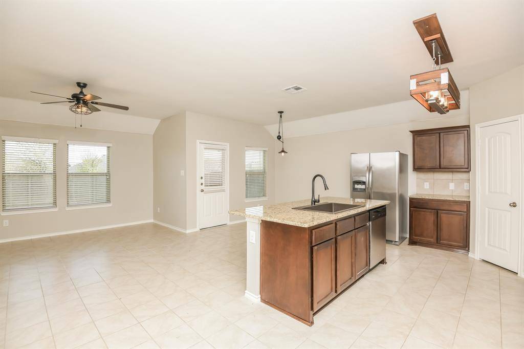 Waxahachie, TX 75165,546 Clearlake Drive
