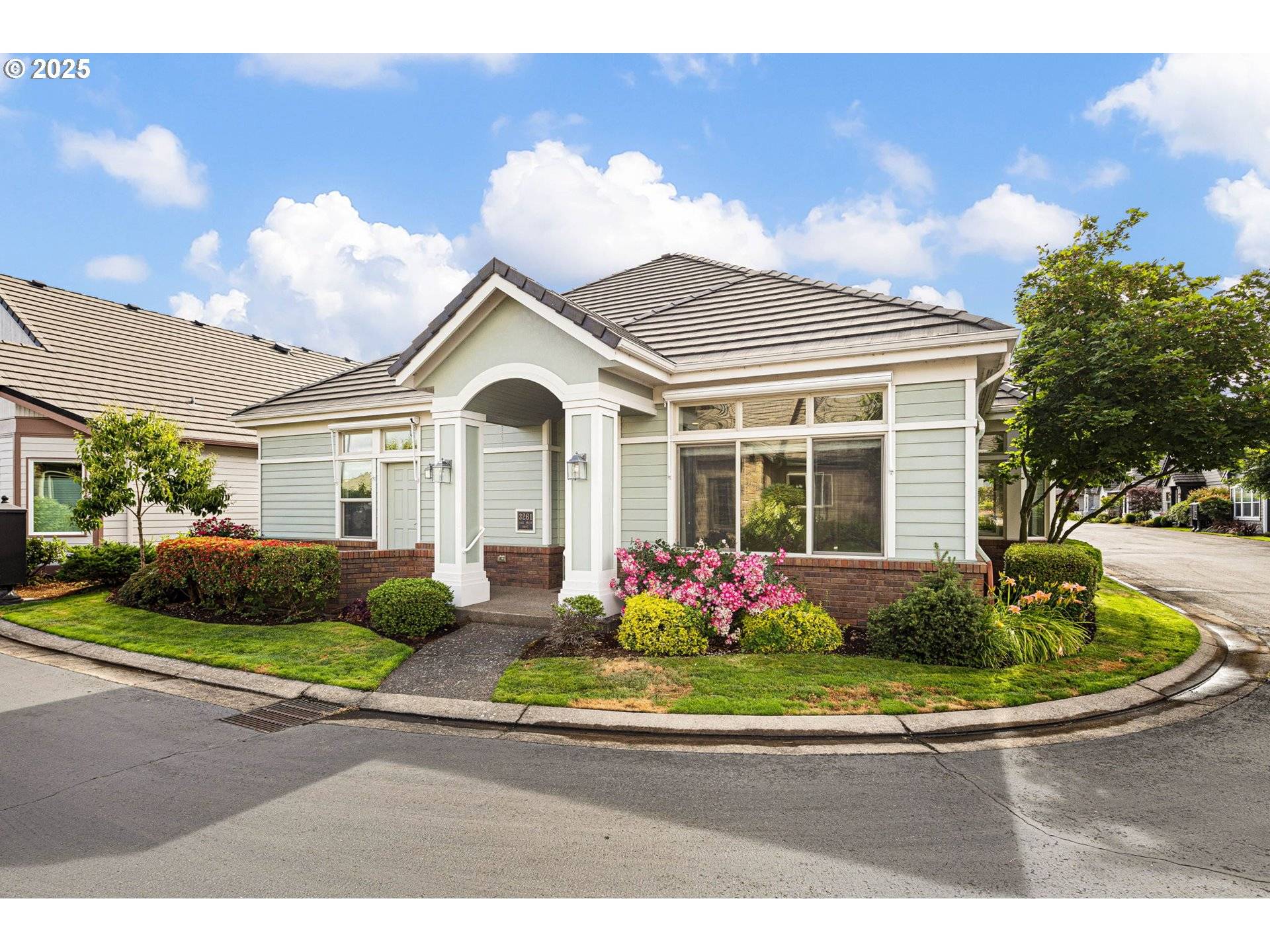Eugene, OR 97408,3261 LAKE WOOD DR