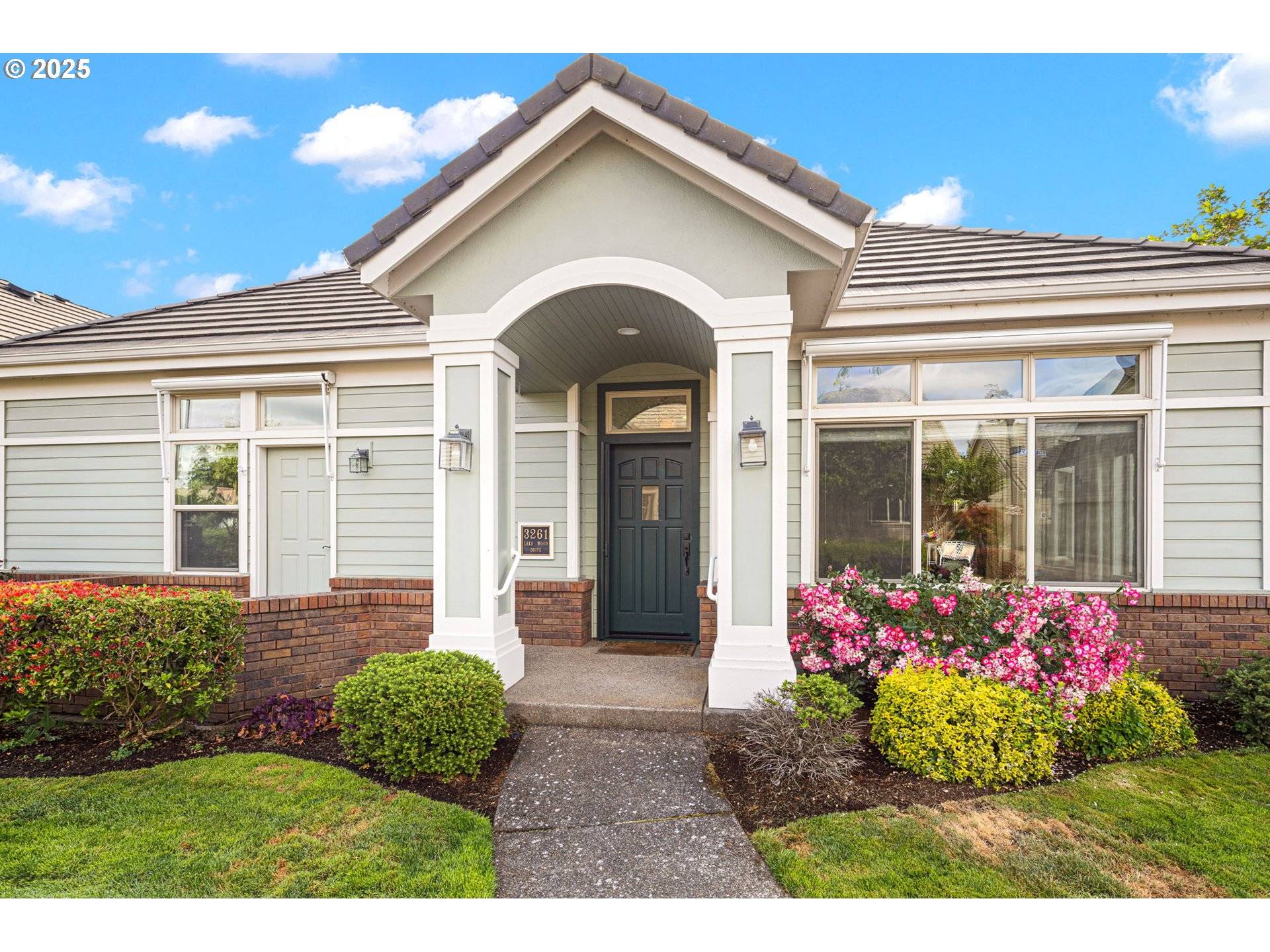 Eugene, OR 97408,3261 LAKE WOOD DR