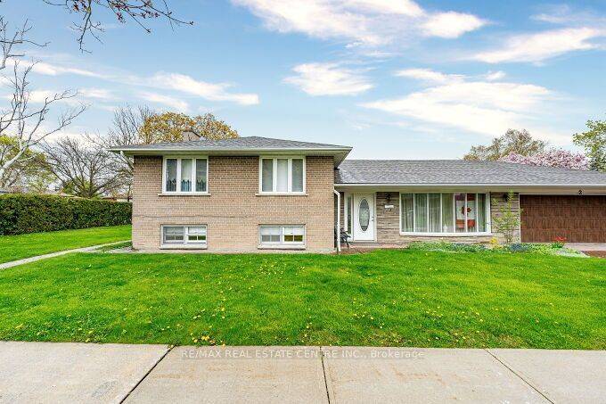 Toronto W09, ON M9R 3K7,2 Carswell PL #Basement